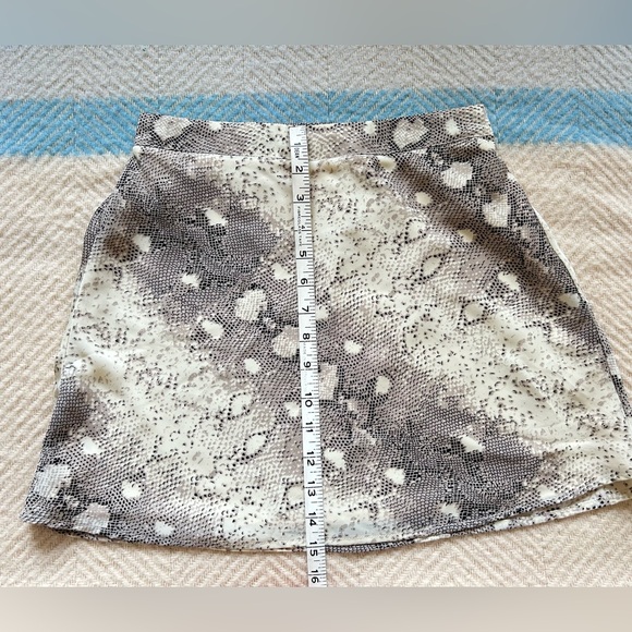 Snake print mini skirt - Picture 6 of 6